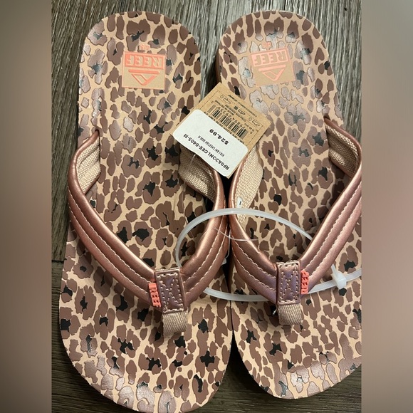 Reef Other - NWT kids pink cheetah reef flip flops